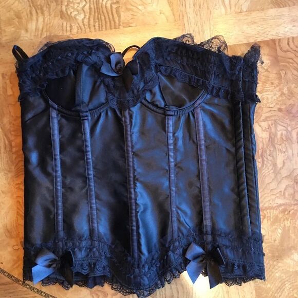 🎃 - 36D CORSET!! - Picture 4 of 6